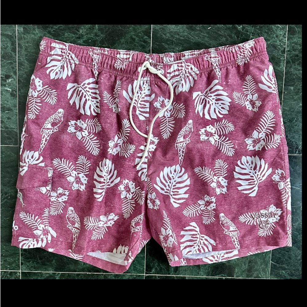 TOMMY BAHAMA MAROON VASSAR COLLEGE NAPLES PARROT PARADISE SWIM SHORTS TRUNKS XXL